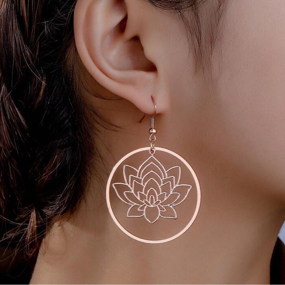 2/$25 or 3/$35 NWOT Rose Gold Lotus Hoop Earrings with Intricate Design - Picture 3 of 3